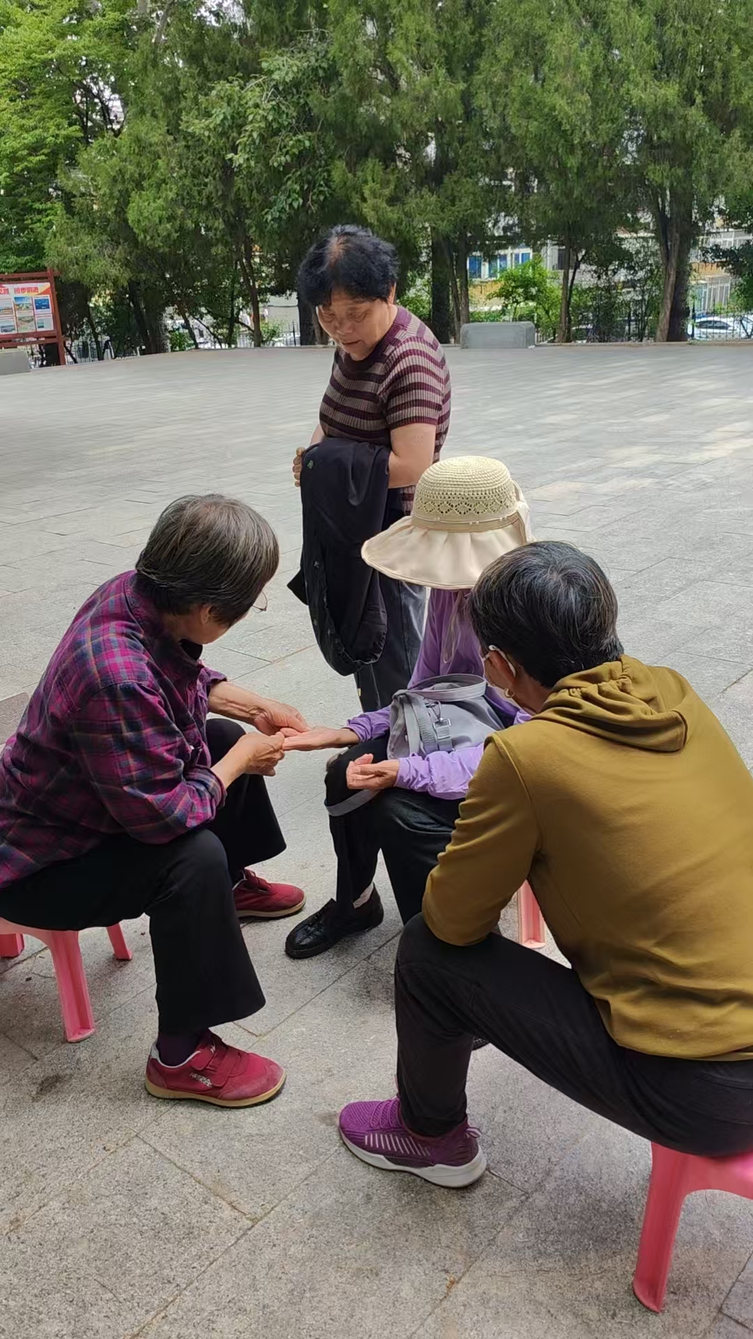 【2025年第 94 期】范桂芝分享  烟台非遗手诊手治脏腑同调十三推活动日在【白石村小广场】线下公益活动