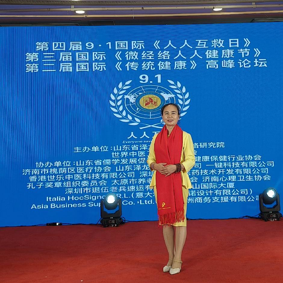 朋友腿疼走路都不方便，我用十三推给她推手，一会腿就轻松很多，十三推太神奇了！