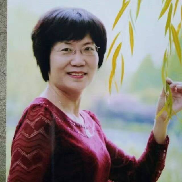 在公交车上一位女士头晕想吐，我给她按了脾区、急救心肌穴和中指头部相应位，一会她就说不晕了头也不痛了