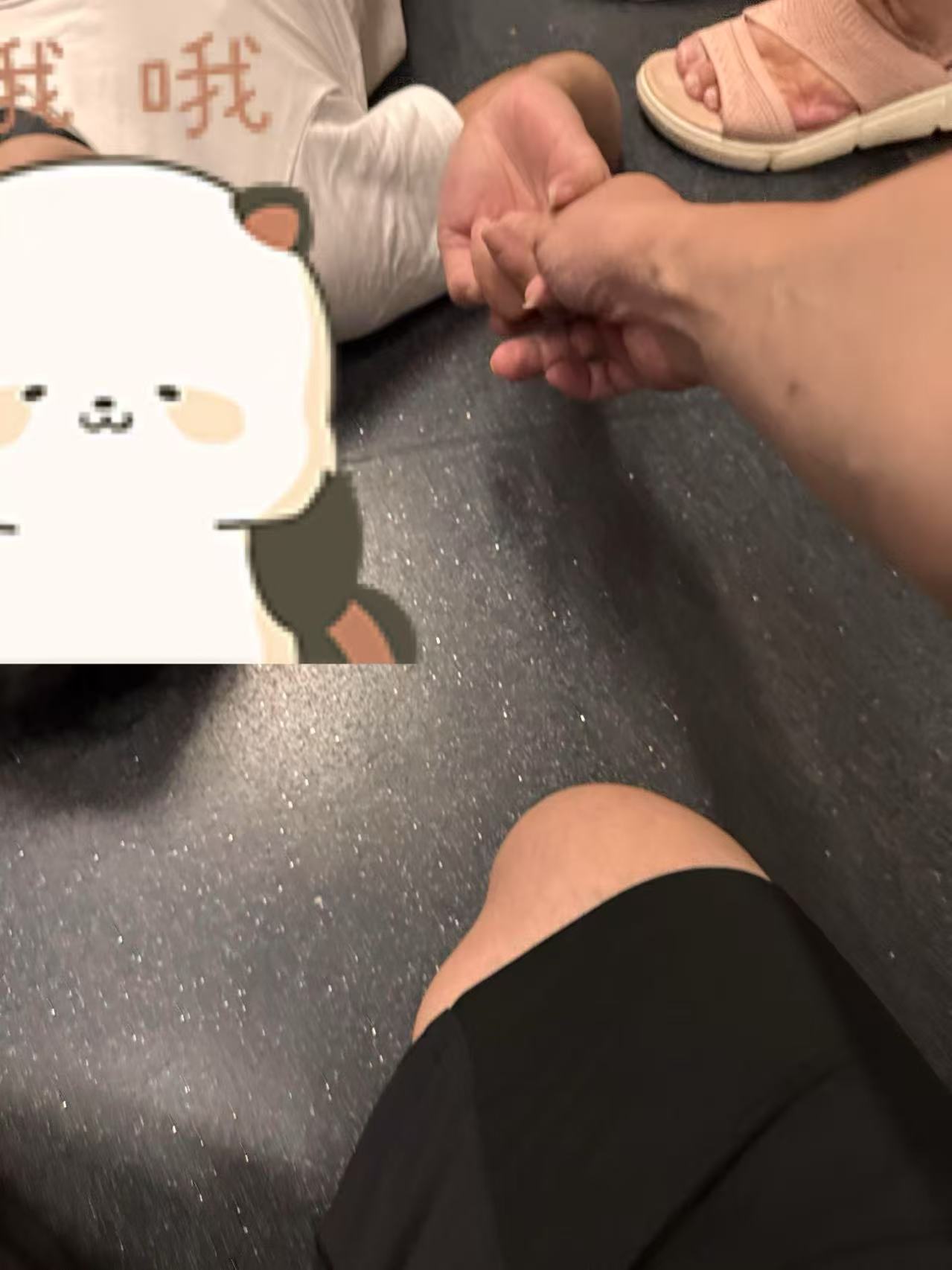 泽龙师父的徒孙，在香港地铁上用急救穴成功急救了一位晕倒的女士