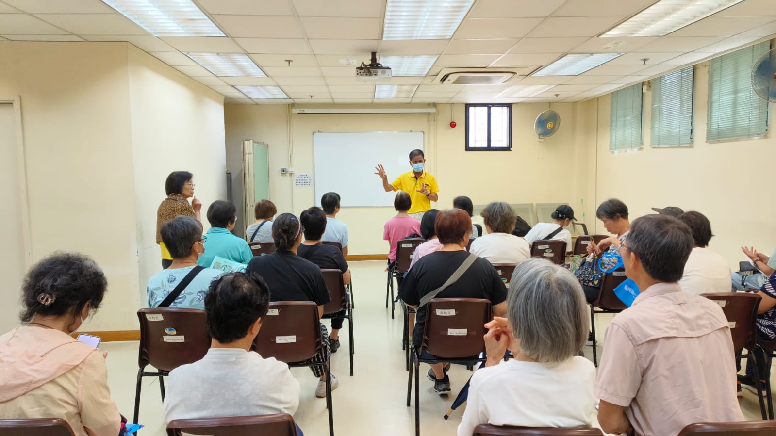 【2025年第 134 期】香港公益大使周俊華分享  非遗手诊手治脏腑同调十三推在【香港南葵涌区荔景社区会堂】线下公益课（2）、（3）