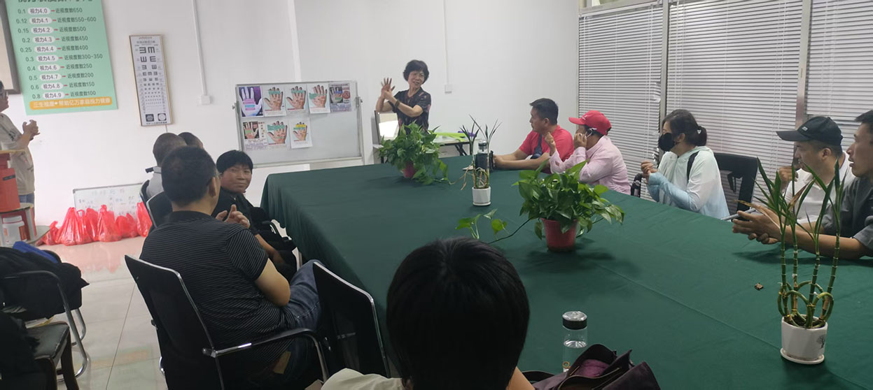 济宁公益大使孙士兰在如康家园举办端午助残十三推公益课
