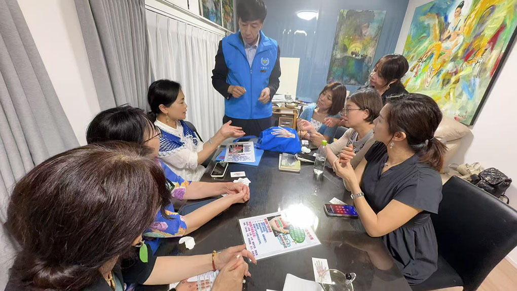 东京墨香里的端午守护：刘利民在画室分享急救穴，为华侨华人送安康