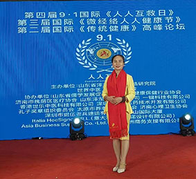 端午守护：成都公益大使季珍在康养中心为头痛小妹做十三推当场缓解