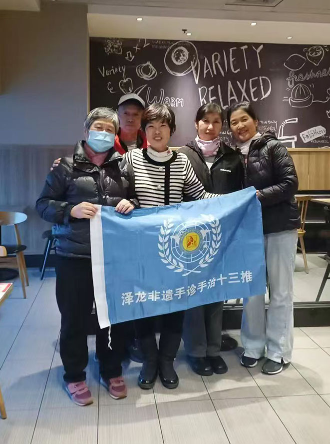 李桂兵在大连马栏广场线下面授分享，十三推公益陪伴脑干出血患者家庭走过最难的一百天